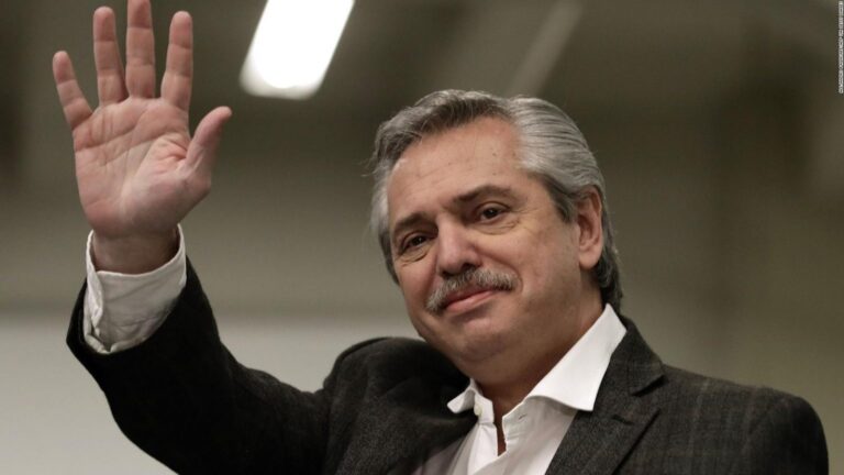 Alberto Fernández bromeó con que le gustaría que Robert De Niro lo interprete en cine