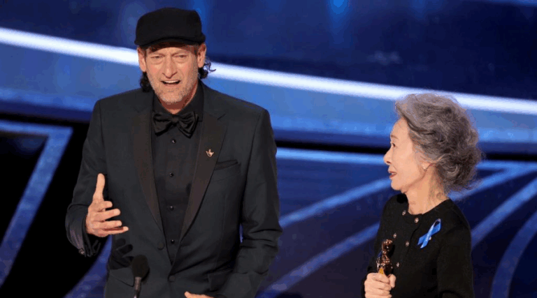 Troy Kutsor hace historia en los Oscar: Se convirtió en el primer actor sordo en ganar un premio de la Academia