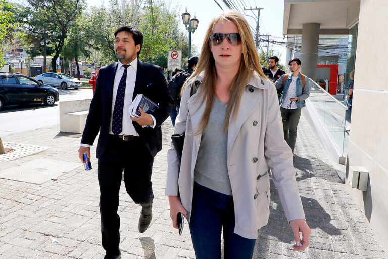 Con disparos al aire: Natalia Compagnon sufrió encerrona en Vitacura