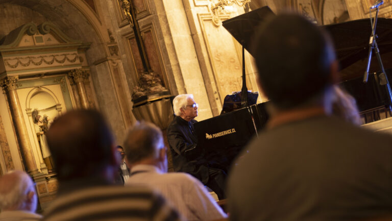 Conflicto Rusia-Ucrania: Roberto Bravo brindó concierto en la Catedral Metropolitana para 