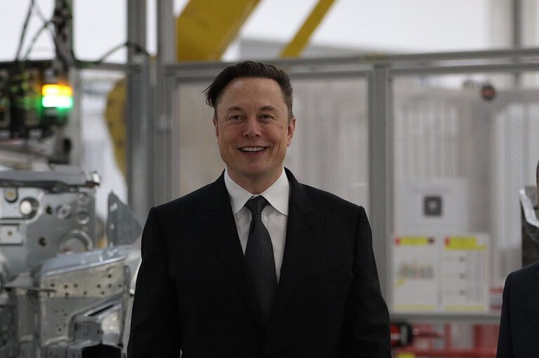 Elon Musk piensa “seriamente” en crear su propia red social: Acusa a Twitter de no permitir la libertad de expresión