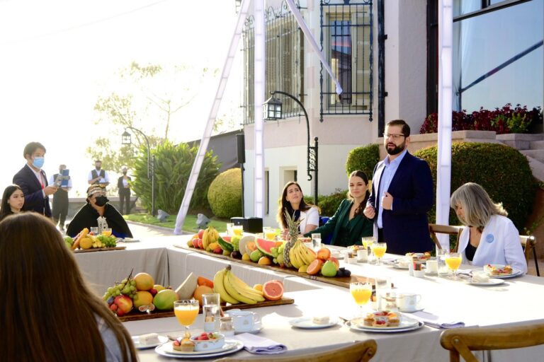 Boric tras su reunión con dirigentas en Cerro Castillo: 