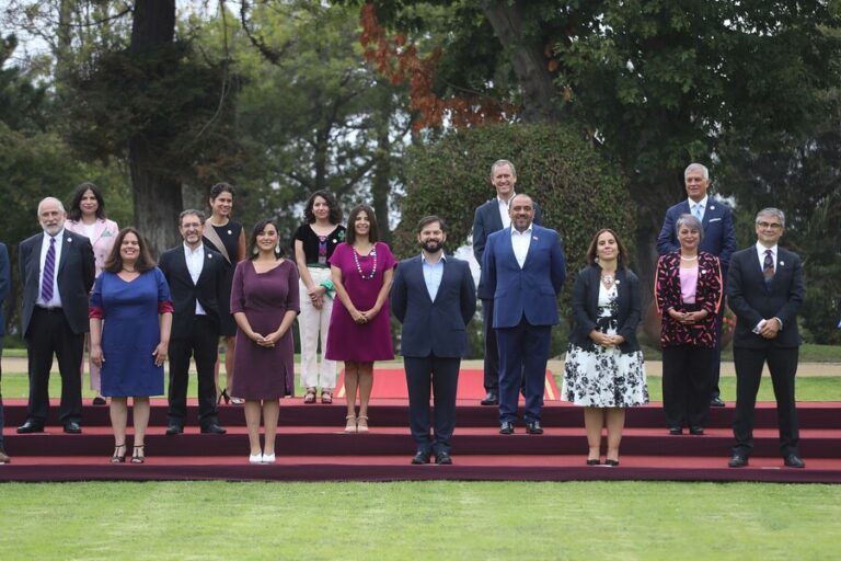 Sin corbata: Así fue la primera foto oficial del Gobierno de Gabriel Boric