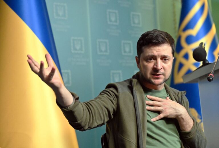 Zelensky solicitó ayuda a Estados Unidos para establecer una zona de exclusión aérea sobre Ucrania