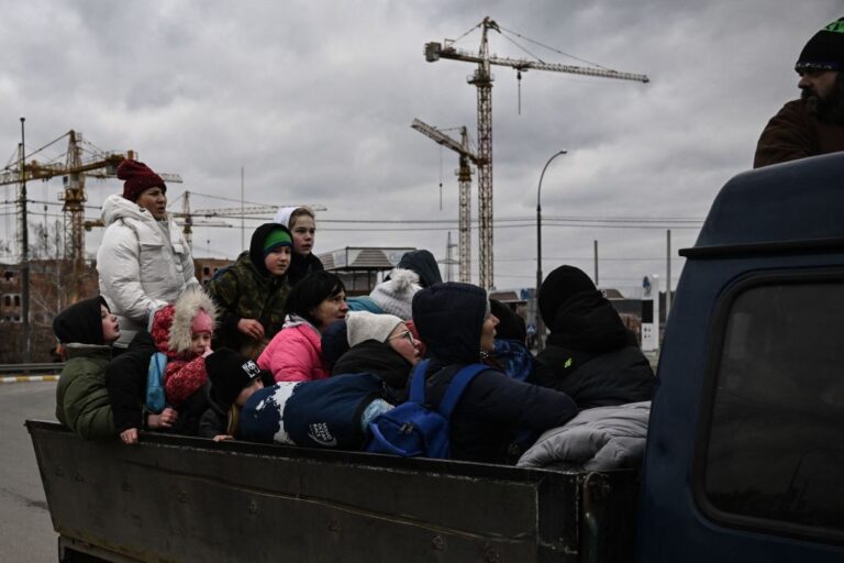 Ucrania denuncia que nuevos bombardeos de Rusia violan acuerdo sobre corredores humanitarios