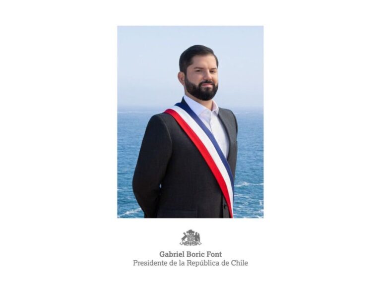 Esta es la foto oficial del presidente Gabriel Boric