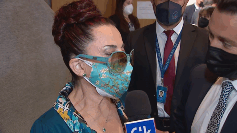 Mamá de Boric destaca a Irina Karamanos: 