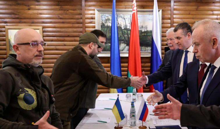 Rusia anuncia acuerdo de corredores humanitarios y posible cese al fuego en zonas destinadas a aquello