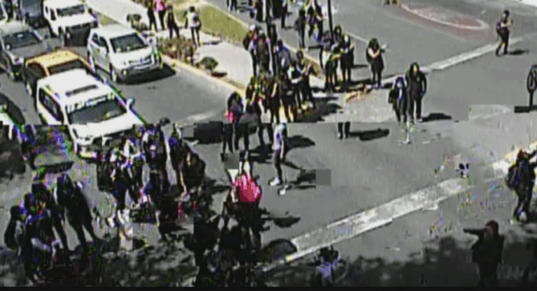 Acusan filtración de fotos: Masiva protesta de estudiantes mujeres en Liceo Lastarria