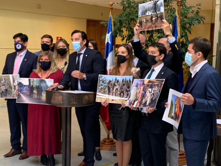 Parlamentarios de oposición crean 