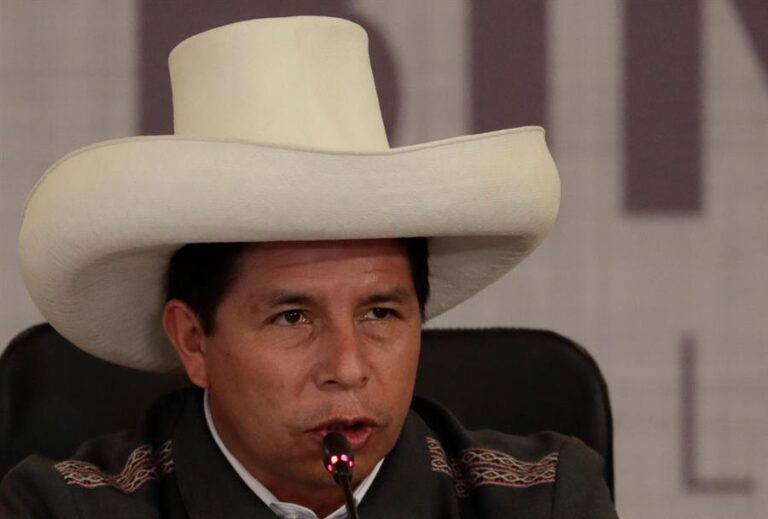 Politólogo U. Católica de Perú tras fallido golpe de Estado de Castillo: 