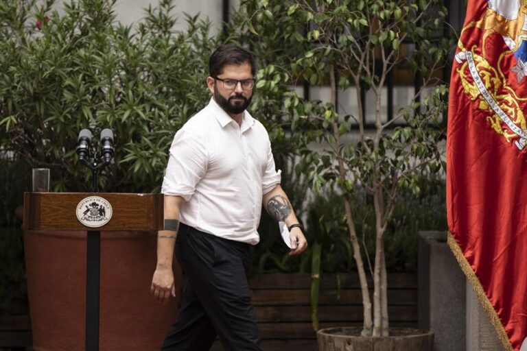 Gobierno de Gabriel Boric envía instructivo interno para 