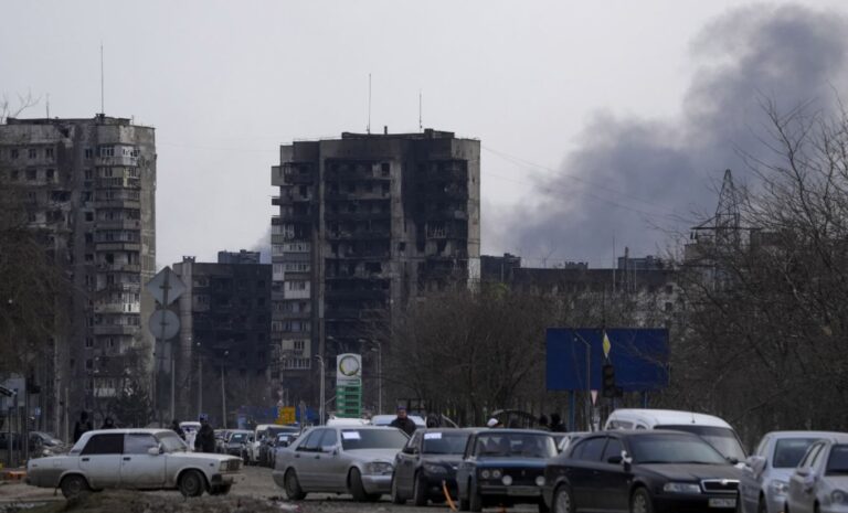 Mariupol rechaza rendirse tras cumplirse el plazo para entregar la ciudad a Rusia