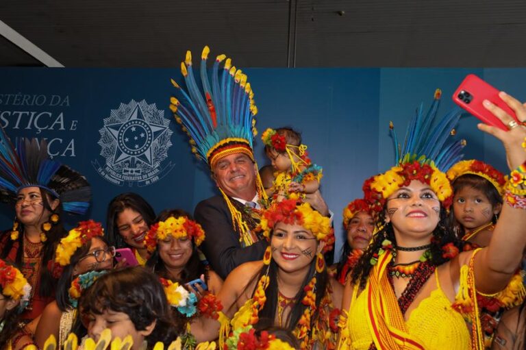 Jair Bolsonaro recibió la medalla al 