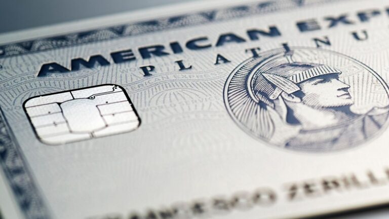 American Express se suma a Visa y Mastercard suspendiendo todas sus operaciones en Rusia