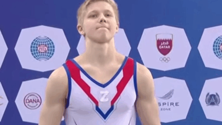 Gimnasta ruso subió al podio de la Copa del Mundo de Gimnasia con un símbolo que hace referencia a la guerra en su pecho