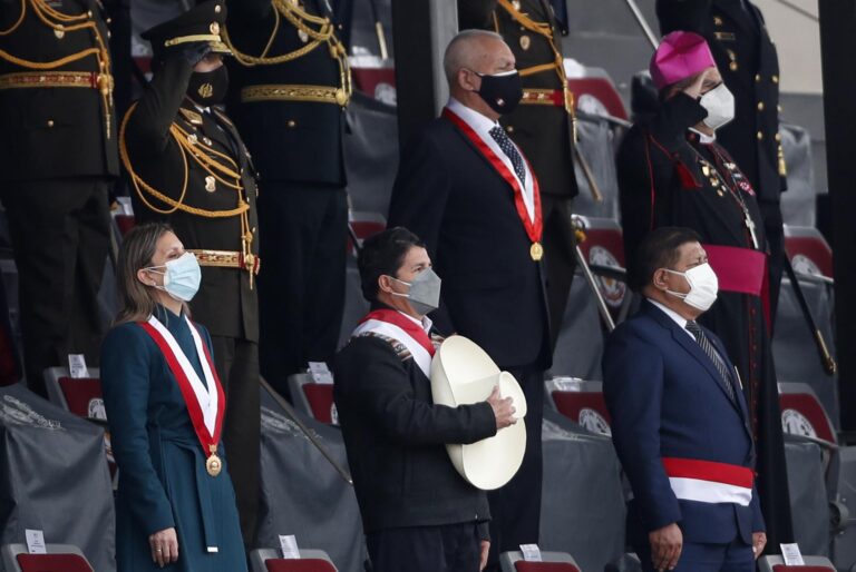 Titular del Parlamento peruano acusó al gobierno de querer cerrar el Congreso