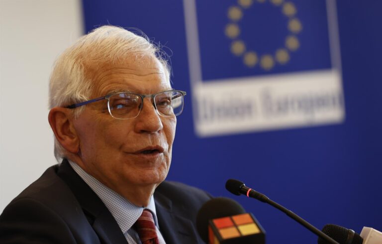 Representante de la UE dice que el bloque no pagará gas ruso en rublos y no descarta un embargo