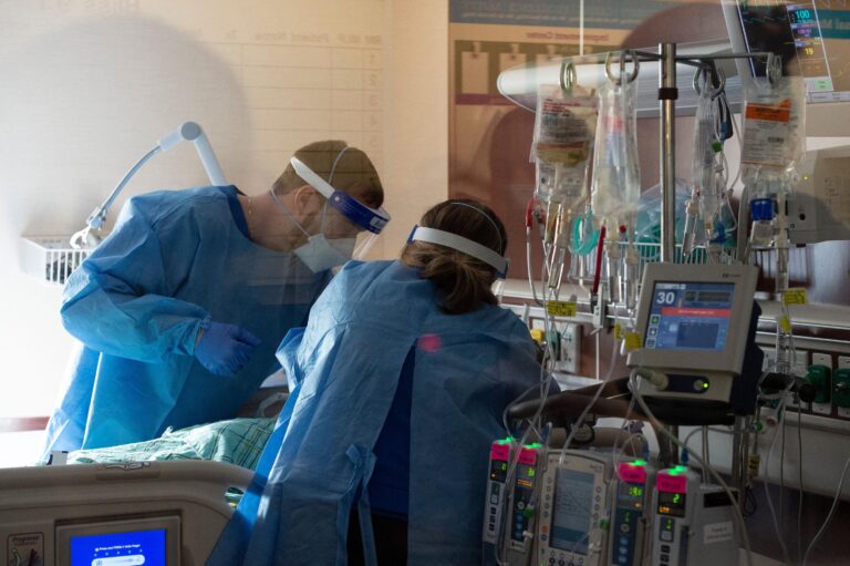 “Bacterias surfistas”: La investigación chilena que podría impactar en el control de las infecciones
