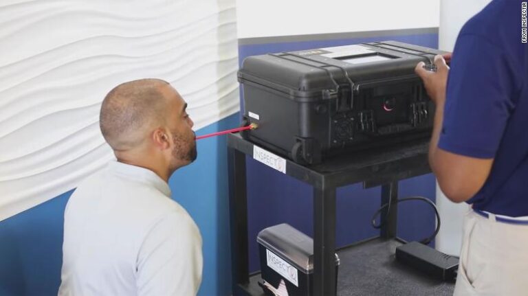 La FDA autorizó la primera prueba de aliento para detectar el COVID-19