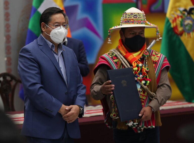 En concordancia con proclamación ONU: Presidente de Bolivia promulga ley que protege y difunde lenguas indígenas
