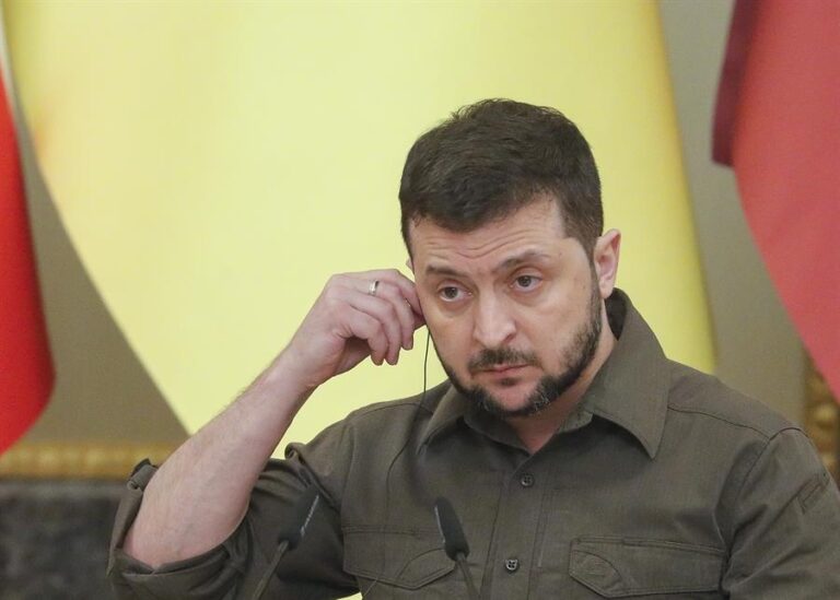Zelensky dice que seguridad para Ucrania y acuerdo con Rusia pondría fin a la guerra