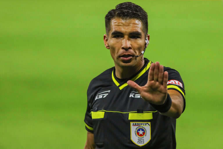 Sale Julio Bascuñan: ANFP designó a José Cabero para dirigir el clásico entre Católica y Colo Colo
