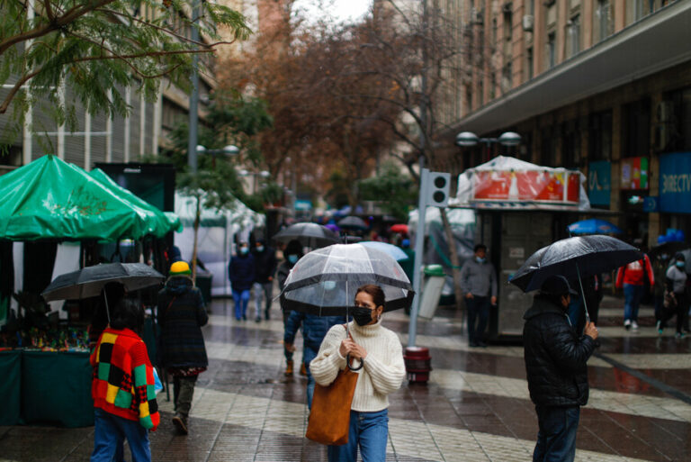 ¿A qué hora lloverá en Santiago? Revisa el pronóstico del tiempo para este martes
