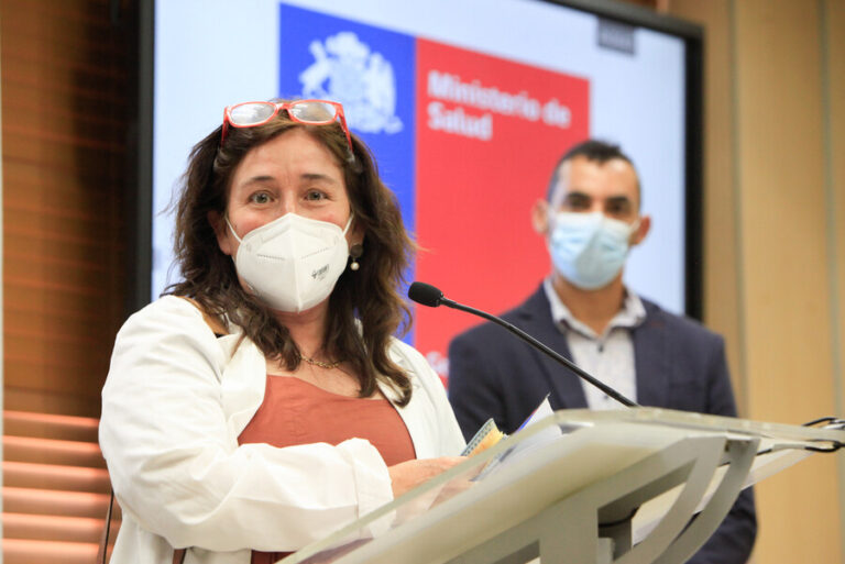 Ministra Yarza se reunió con profesionales y técnicos de la Salud para avanzar en modificaciones al Código Sanitario