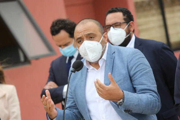 Ministro Ávila ratificó el fin del CAE y condonación de la deuda tras 