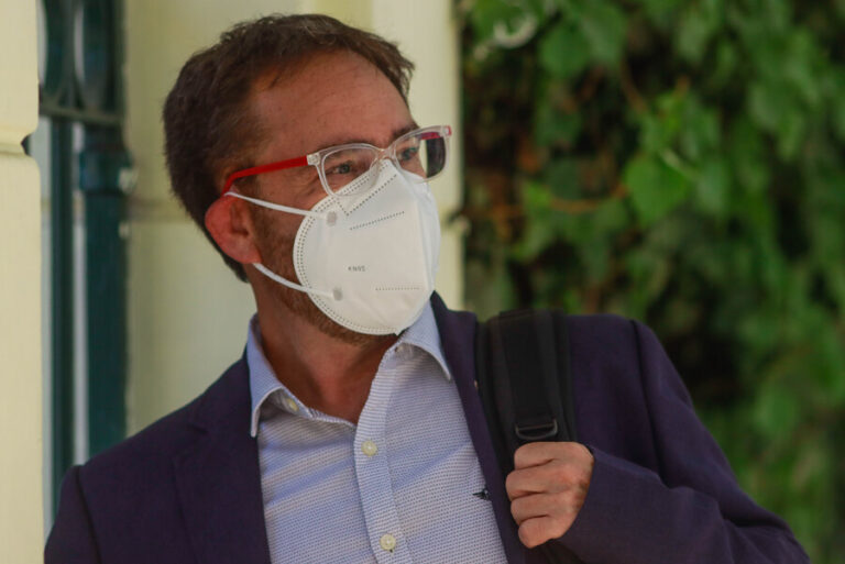 Ministro de Obras Públicas por taco de 12 horas: 