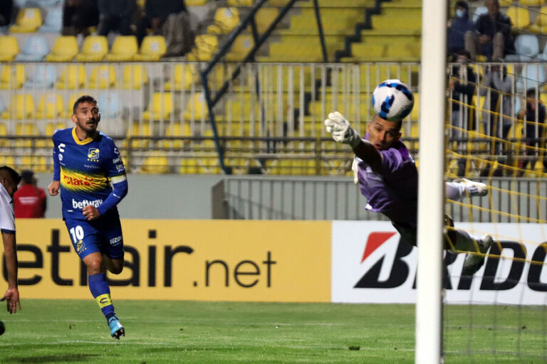 Sudamericana: Everton debutó con amargo empate ante Wilstermann en Viña