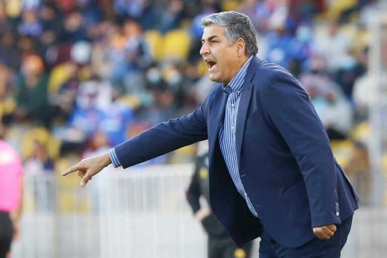 No va más: Santiago Escobar dejó de ser el técnico de Universidad de Chile