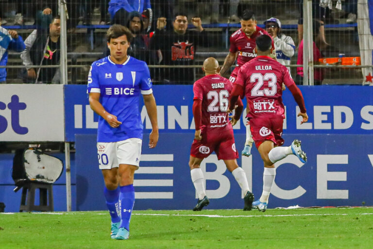 Universidad Católica continúa alejándose de la cima tras caer como local por 0-2 ante Deportes La Serena