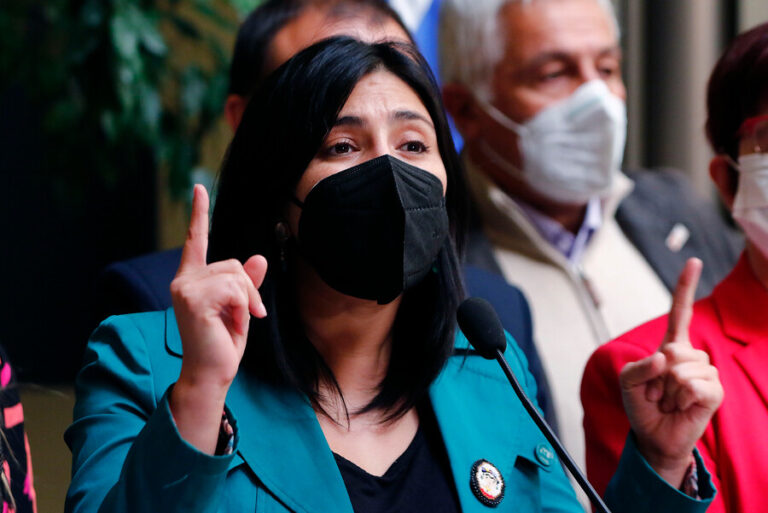Quinto retiro: Cariola anuncia que Apruebo Dignidad votará a favor del proyecto alternativo del Gobierno