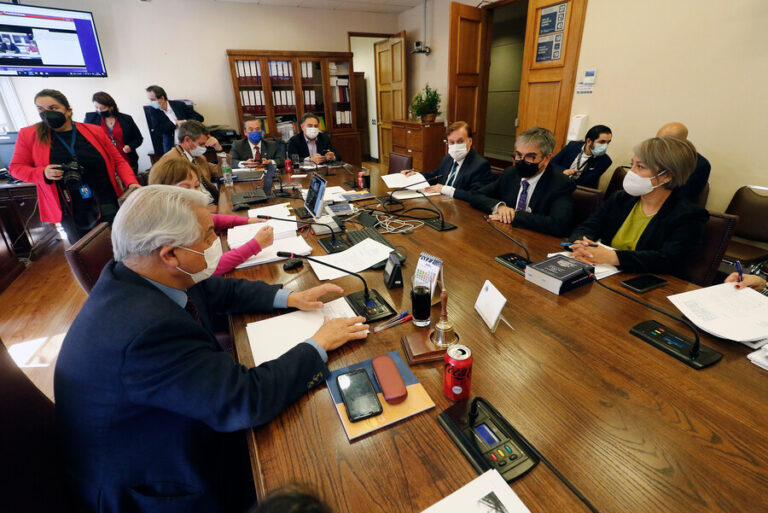 Comisión de Hacienda aprobó proyecto de retiro acotado de fondos presentado por el Gobierno