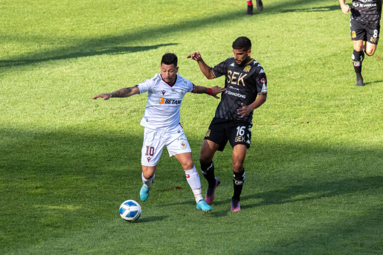 Unión Española alcanza la cima del campeonato tras vencer como visitante por 2-1 a Deportes La Serena