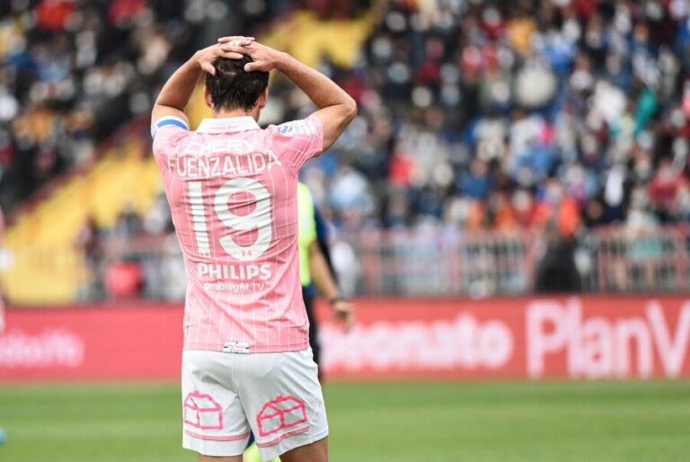 Se aleja el sueño del pentacampeonato: La UC continúa sembrando dudas al perder por la cuenta mínima ante Huachipato