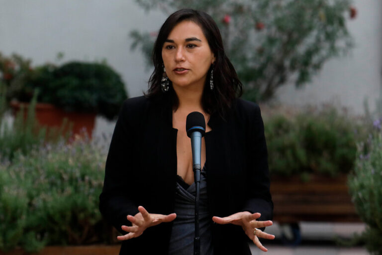 “No tengo esa información”: La respuesta de Siches sobre si el Gobierno se querellará por saqueo en Talagante