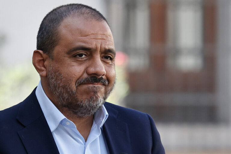 Tras protestas de estudiantes: Ministro de Educación anuncia inversión de $10 mil millones para reparar infraestructura