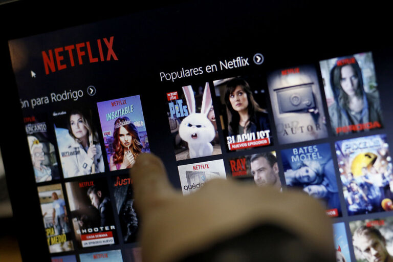 Netflix estudia implementar una opción de suscripción más barata con publicidad