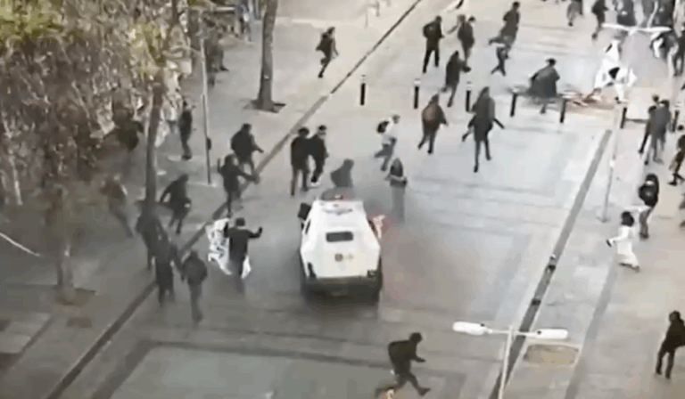 Desórdenes afuera del Instituto Nacional: Alumno sufrió quemaduras leves