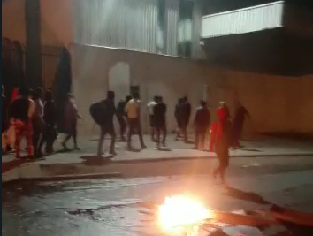 Reportan 26 detenidos tras saqueo a supermercado en Talagante