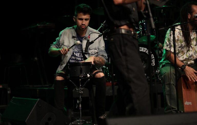 Gustavo Gatica en percusiones: Banda de artistas con trauma ocular se presentará en el Festival Maleza