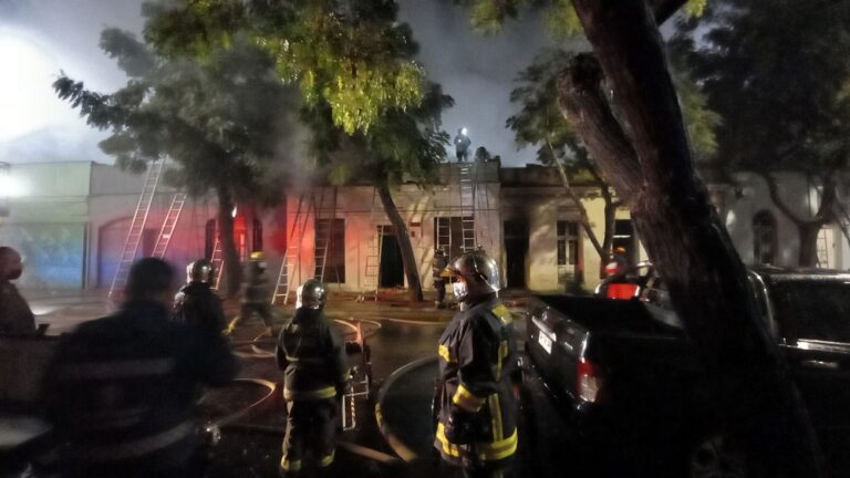 Mujer de 101 años murió durante incendio en Barrio Yungay de Santiago