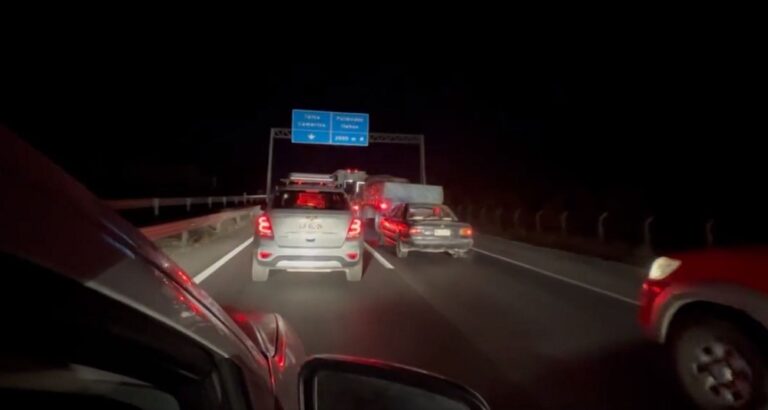 Reportan taco de 12 horas en Ruta 5 Sur tras accidente múltiple: Hay 3 personas en estado grave