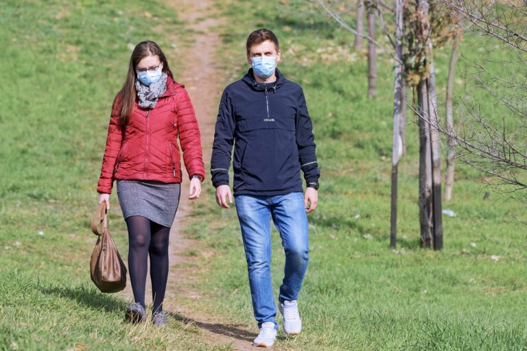 Las instancias en las que está permitido no utilizar mascarilla en parques