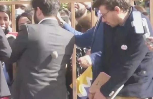 Tribunal declara ilegal la detención del hombre que lanzó una piedra contra el pdte. Boric