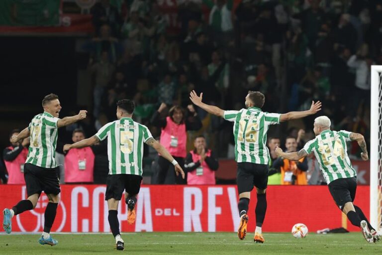 Manuel Pellegrini y Claudio Bravo hacen historia tras ganar la Copa del Rey con el Betis