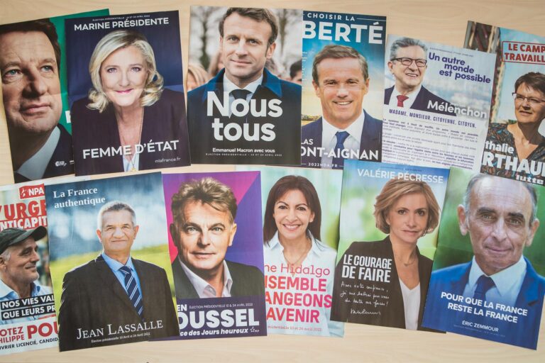 Franceses acuden a las urnas en la primera vuelta presidencial pese a la falta de campaña electoral